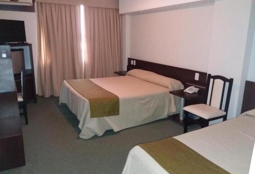 غرفة قياسية ثلاثية, Cuatro Plazas