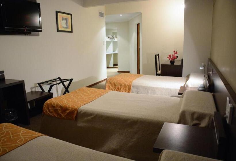 غرفة قياسية ثلاثية, Cuatro Plazas