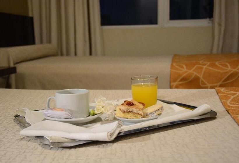 شقة غرفتين, Cuatro Plazas