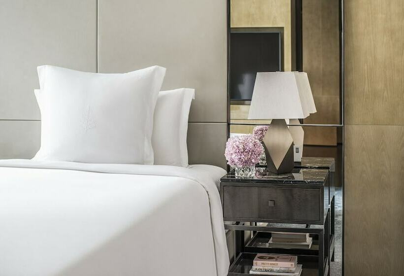 Номер Клуб, Four Seasons Hotel Kuala Lumpur