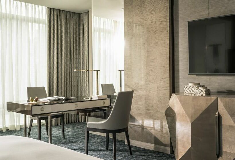 Номер Клуб, Four Seasons Hotel Kuala Lumpur