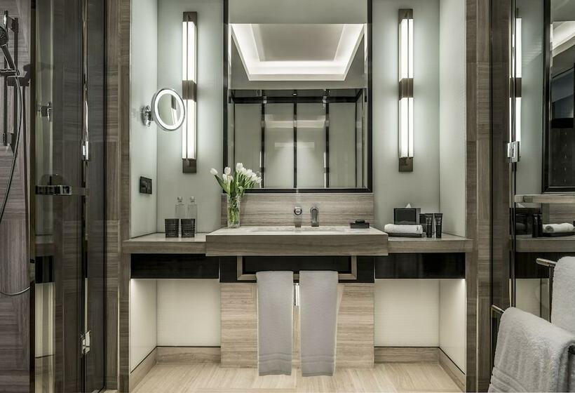 Номер Стандарт Двуспальная Кровать Вид на Парк, Four Seasons Hotel Kuala Lumpur