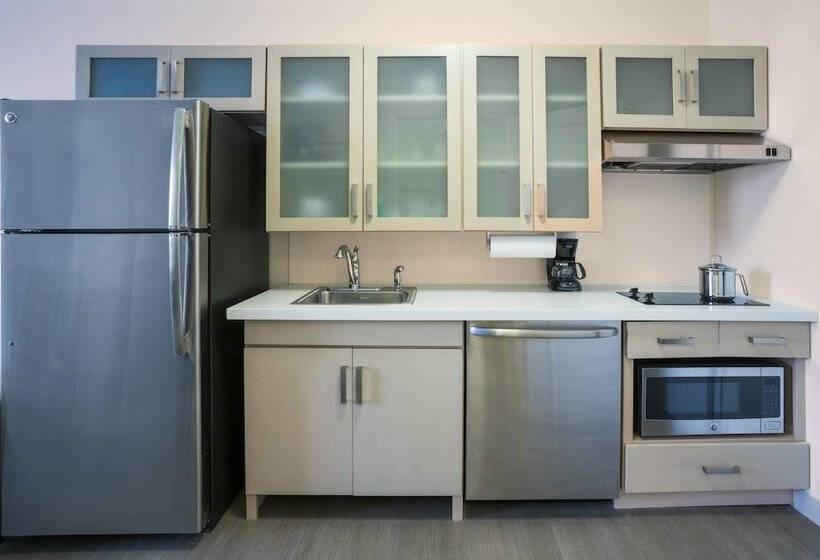 스탠다드 스튜디오, Candlewood Suites Miami Intl Airport   36th St, An Ihg