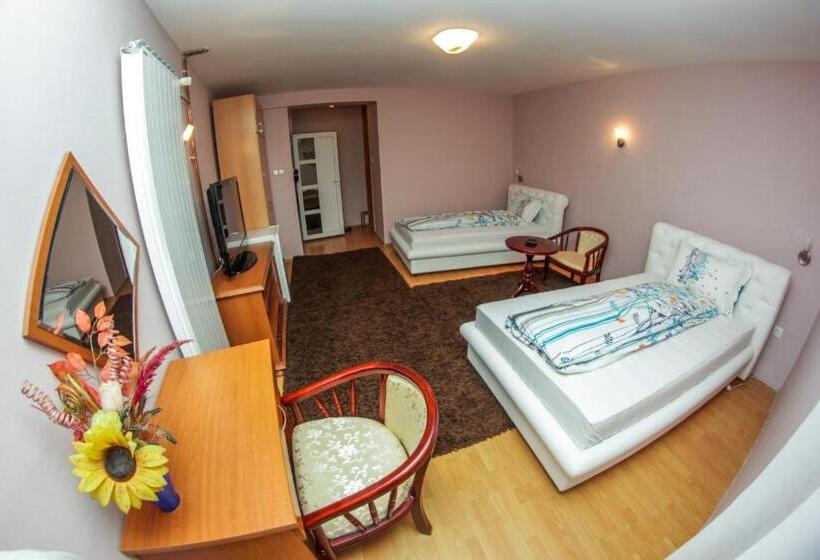 اتاق استاندارد سه نفره, Fontana