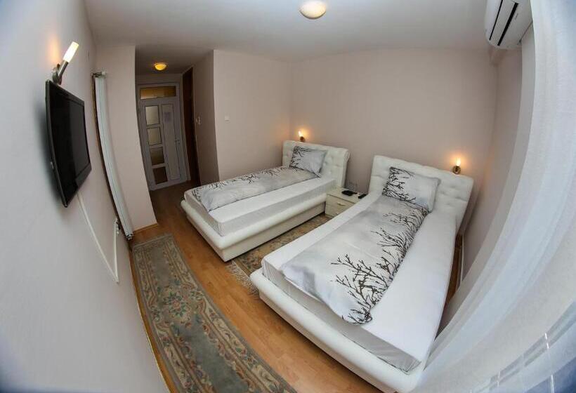 اتاق استاندارد سه نفره, Fontana