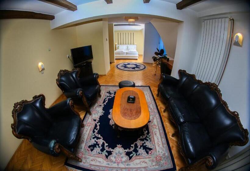 سوئیت با چشم‌انداز رودخانه, Fontana