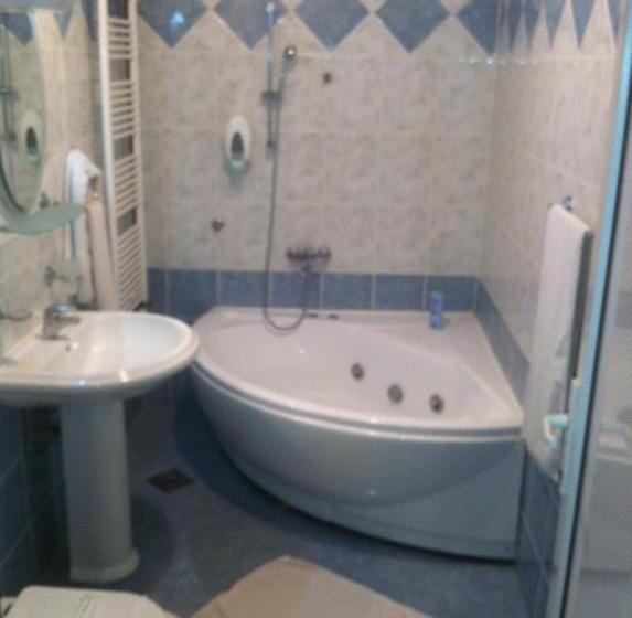 سوئیت با چشم‌انداز رودخانه, Fontana