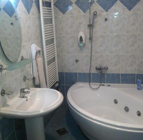 سوئیت با چشم‌انداز رودخانه, Fontana