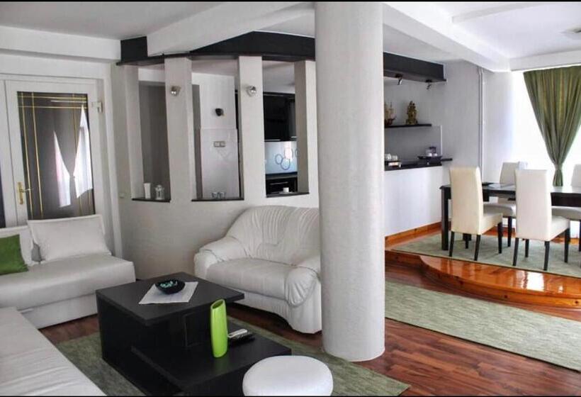 سوئیت با چشم‌انداز رودخانه, Fontana