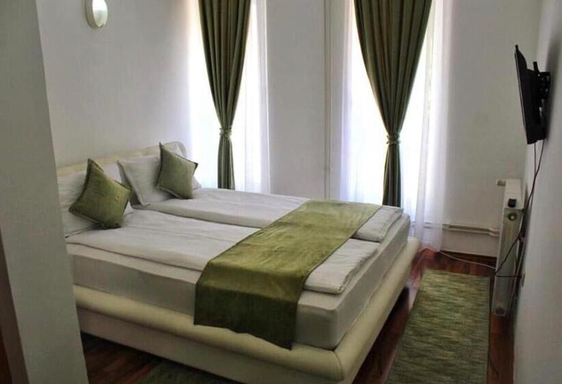 سوئیت با چشم‌انداز رودخانه, Fontana