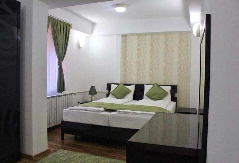 سوئیت با چشم‌انداز رودخانه, Fontana