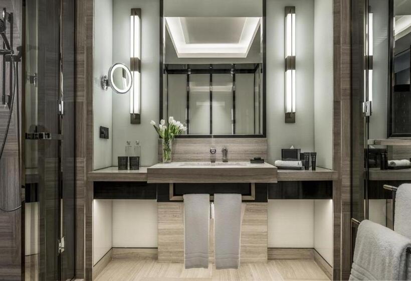 Номер Стандарт Вид на Город, Four Seasons Hotel Kuala Lumpur