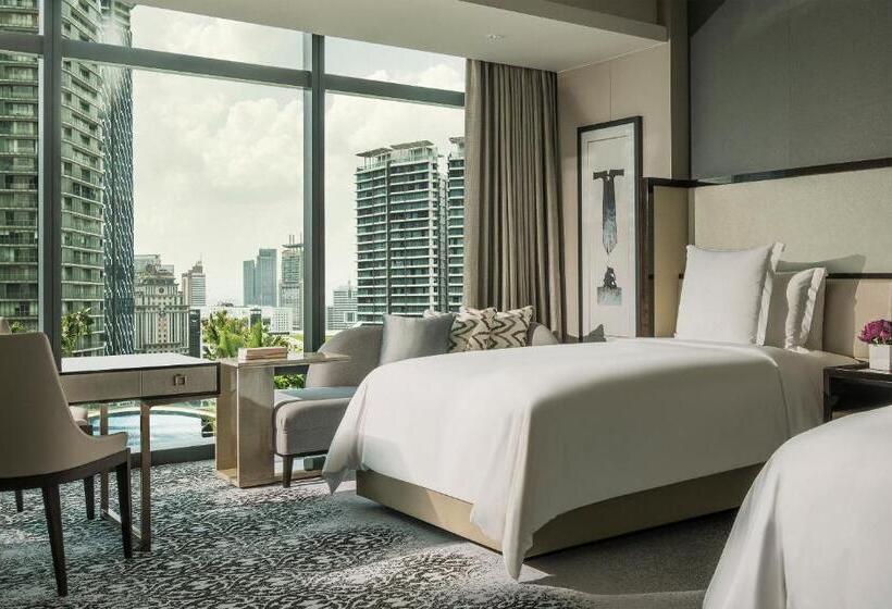 Номер Стандарт Вид на Сад, Four Seasons Hotel Kuala Lumpur