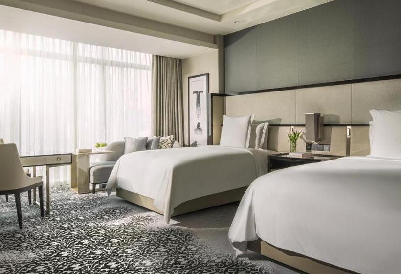 Номер Стандарт Вид на Сад, Four Seasons Hotel Kuala Lumpur