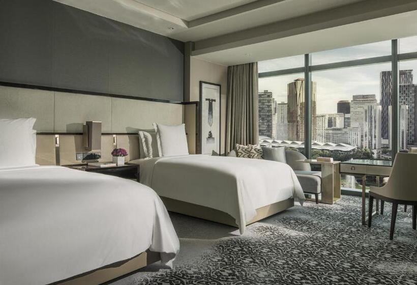 Номер Премиум, Four Seasons Hotel Kuala Lumpur