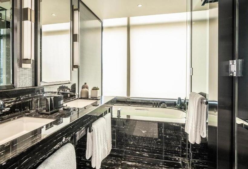 Апартаменты Deluxe 2 Спальни, Four Seasons Hotel Kuala Lumpur