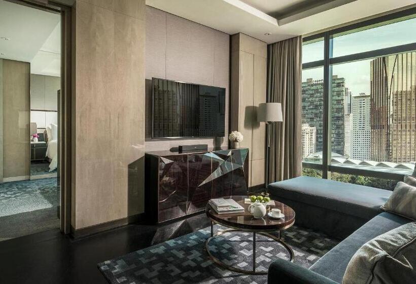 Полулюкс Кровать Кинг, Four Seasons Hotel Kuala Lumpur