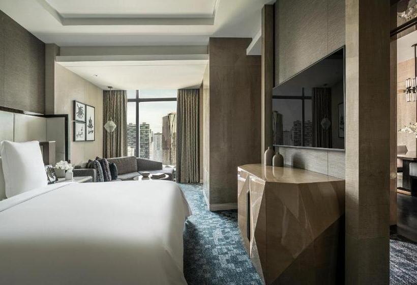 Люкс Кровать Кинг, Four Seasons Hotel Kuala Lumpur