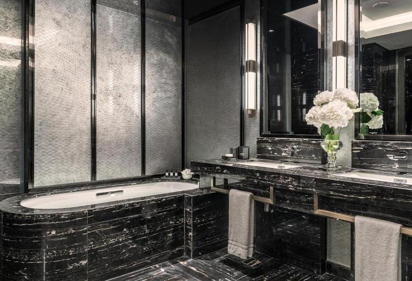 Люкс Кровать Кинг, Four Seasons Hotel Kuala Lumpur