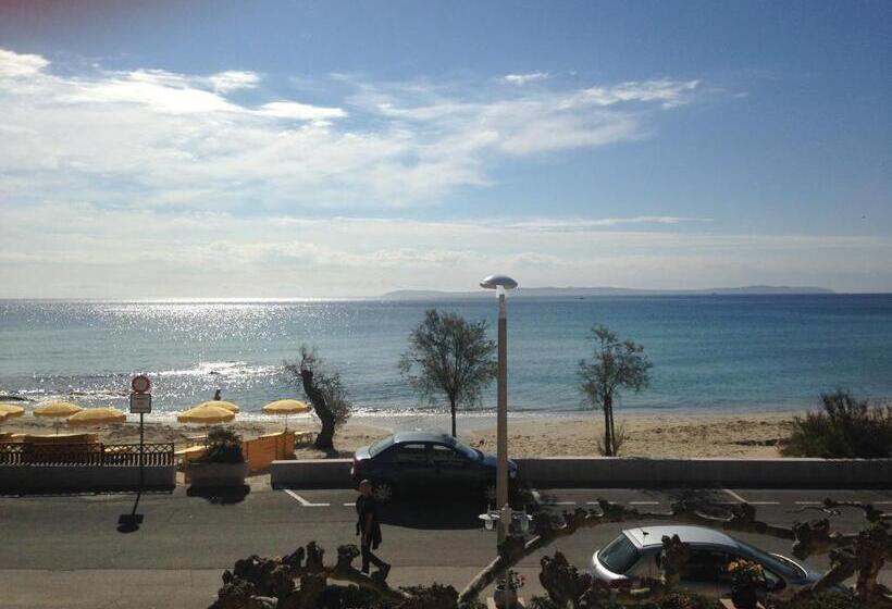 اتاق استاندارد با چشم‌انداز دریا, Hôtel Méditerranée