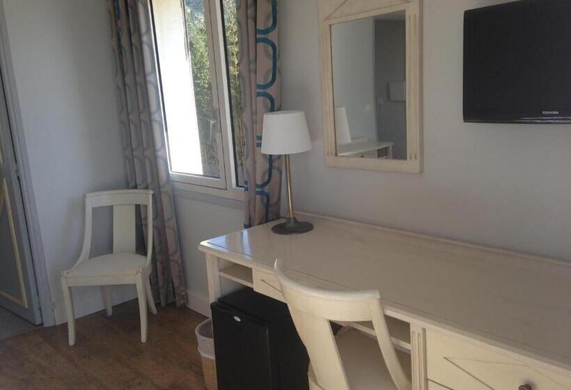 اتاق استاندارد با چشم‌انداز دریا, Hôtel Méditerranée