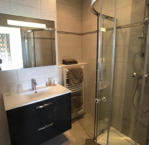 اتاق استاندارد با چشم‌انداز دریا, Hôtel Méditerranée