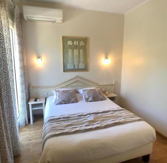 اتاق استاندارد با چشم‌انداز, Hôtel Méditerranée