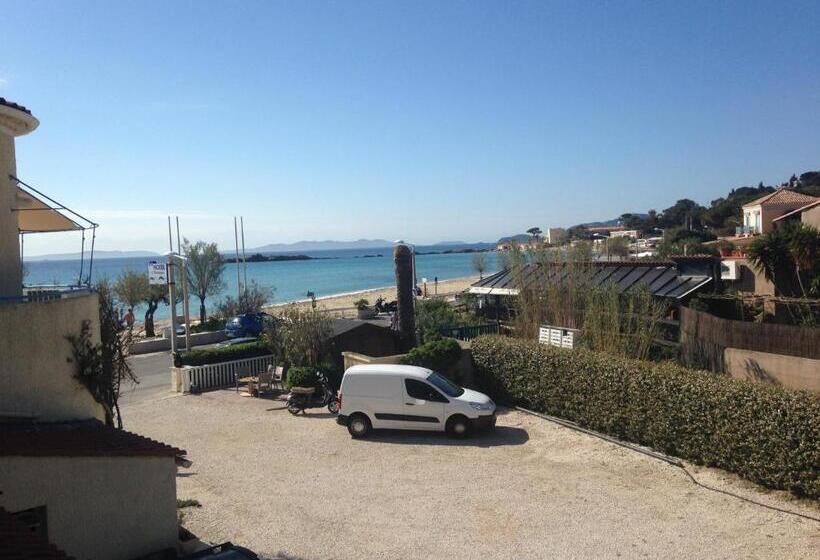 اتاق اساندارد با چشم‌انداز جانبی به دریا, Hôtel Méditerranée