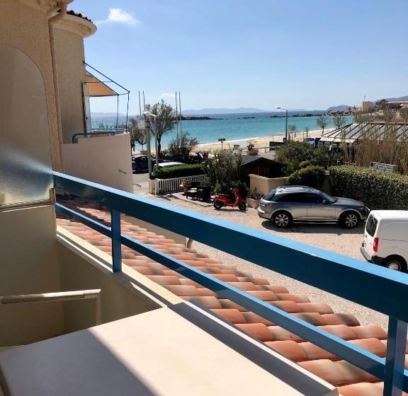 اتاق اساندارد با چشم‌انداز جانبی به دریا, Hôtel Méditerranée