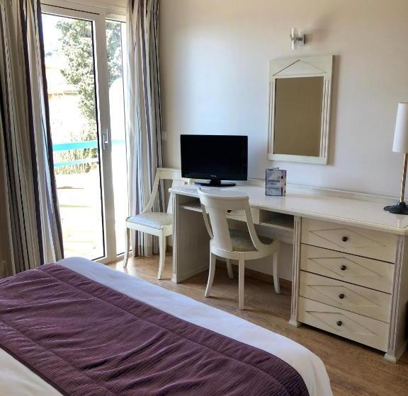 اتاق اساندارد با چشم‌انداز جانبی به دریا, Hôtel Méditerranée