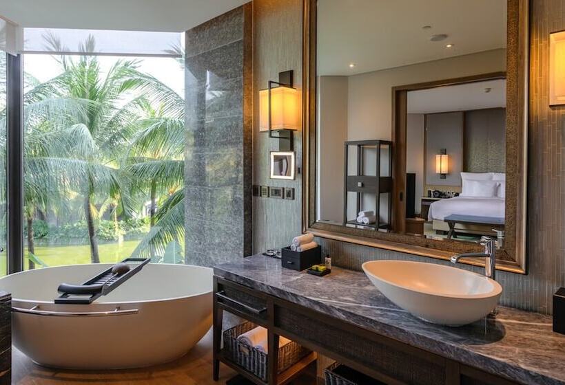 Classic Room Double Bed Sea View, Intercontinental Phu Quoc Long Beach Resort, An Ihg