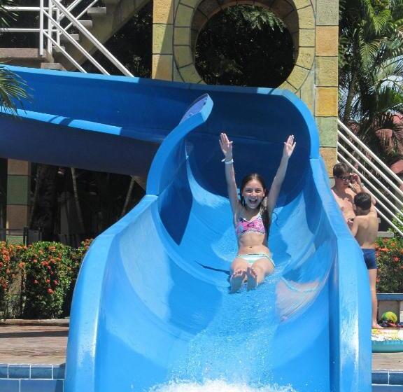 标准三人间, Los Puentes Comfacundi