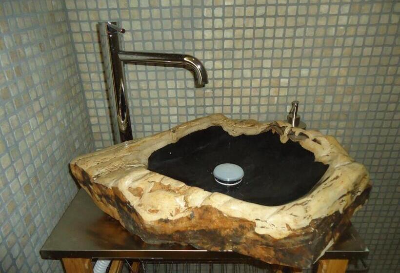 스탠다드 룸 강 전망, Prehistoric Lodge   Adult Only