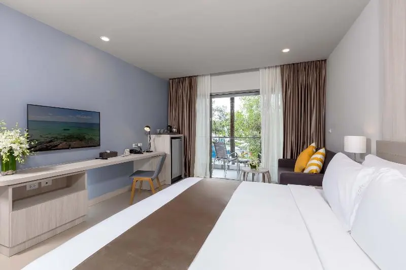 Deluxe Room Pool View