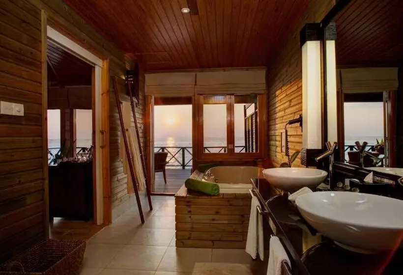 ویلای 1 خوابه, Komandoo Island Resort & Spa