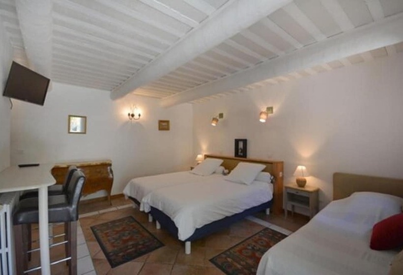 חדר סטנדרט לשלושה, Le Moulin D Antelon