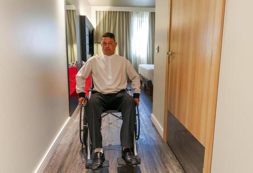 غرفة قياسية لذوى الاحتياجات الخاصة, Novotel Curitiba Batel