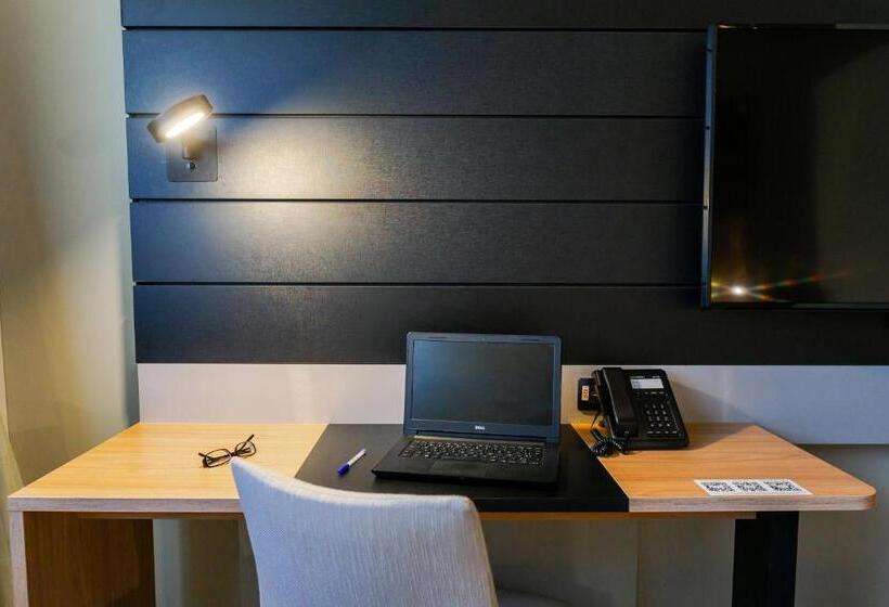 스탠다드 룸 킹사이즈 침대, Novotel Curitiba Batel