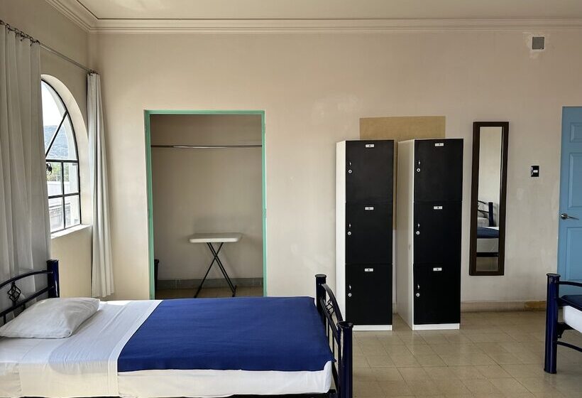 Трехместный Номер Стандарт Совместная Ванная, Hostal Andaina