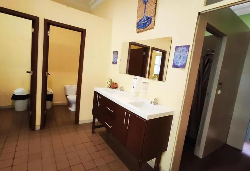 ルームシェアのワンベッド, Hostal Yakumama