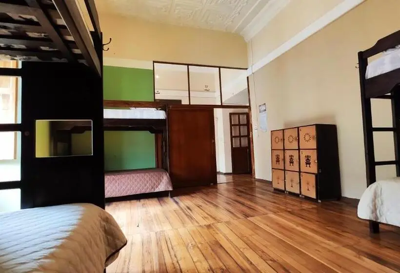 ルームシェアのワンベッド, Hostal Yakumama