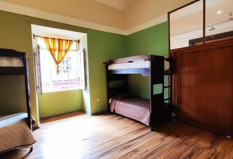 ルームシェアのワンベッド, Hostal Yakumama