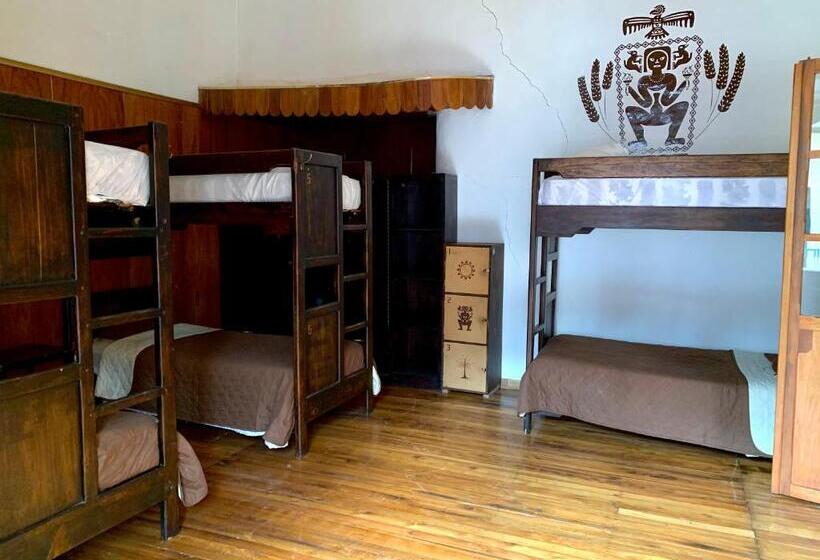 ルームシェアのワンベッド, Hostal Yakumama