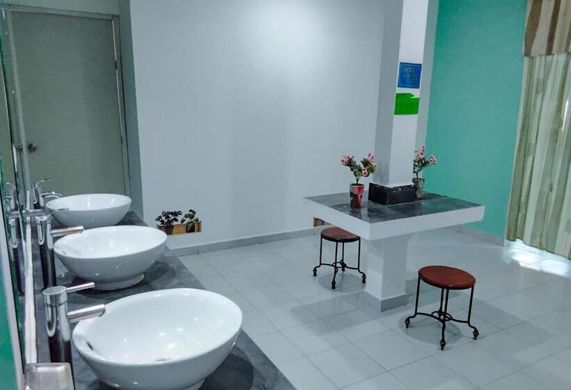 ルームシェアのワンベッド, Posada Nacha`n Ka`an