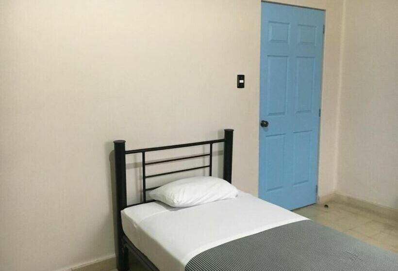 Трехместный Номер Стандарт Совместная Ванная, Hostal Andaina