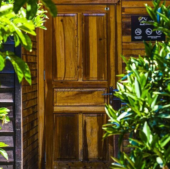 סוויטה משפחתית, Lemon Garden Lodge