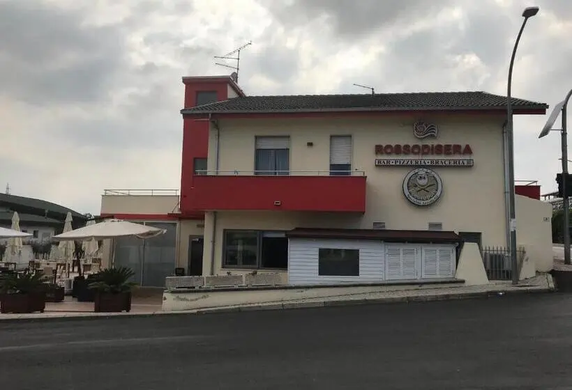 اتاق لوکس با بالکن, Rosso Di Sera