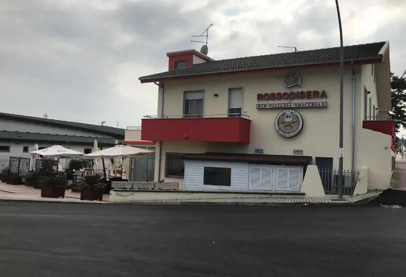 اتاق لوکس با بالکن, Rosso Di Sera