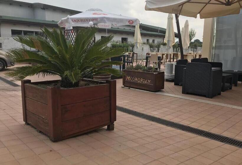 标准三人间, Rosso Di Sera