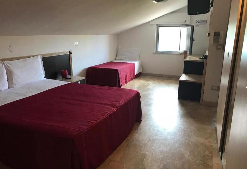 家庭间, Rosso Di Sera